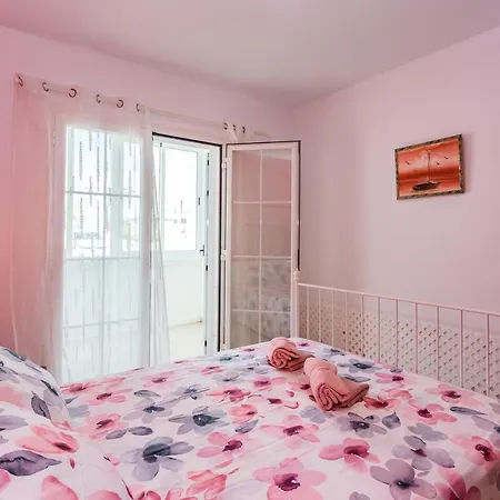 Bright 5 Minutes Walking From The Beach Διαμέρισμα