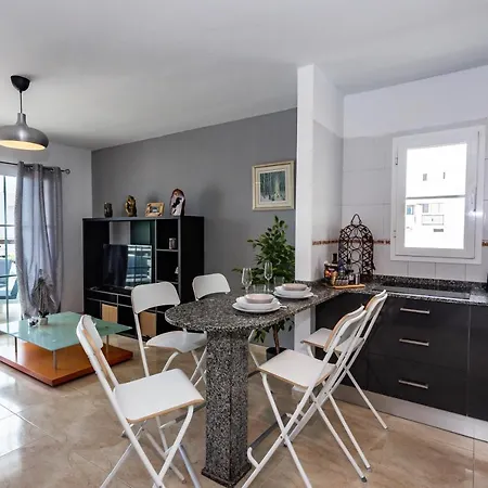 Bright 5 Minutes Walking From The Beach Διαμέρισμα